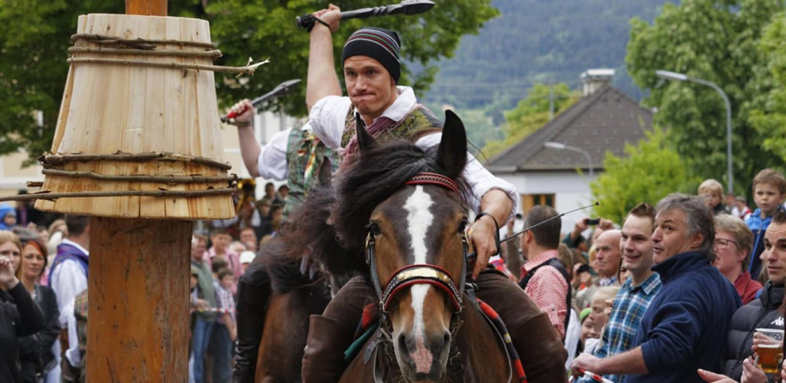 Der Mann verletzte sich beim Kufenstechen. (Archivfoto)