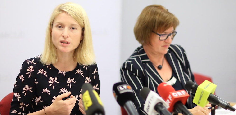 Landesrätin Christine Haberlander (li.) lässt die Kindergartengebühr evaluieren, deswegen wollte sie sich nicht zur aktuellen Lage äußern.