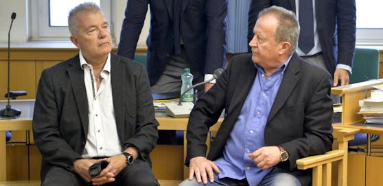 Ex-Generalsekretär Thomas Gangel (li.) und Ex-Finanzreferent Walter Benesch (re.) vor Prozessbeginn