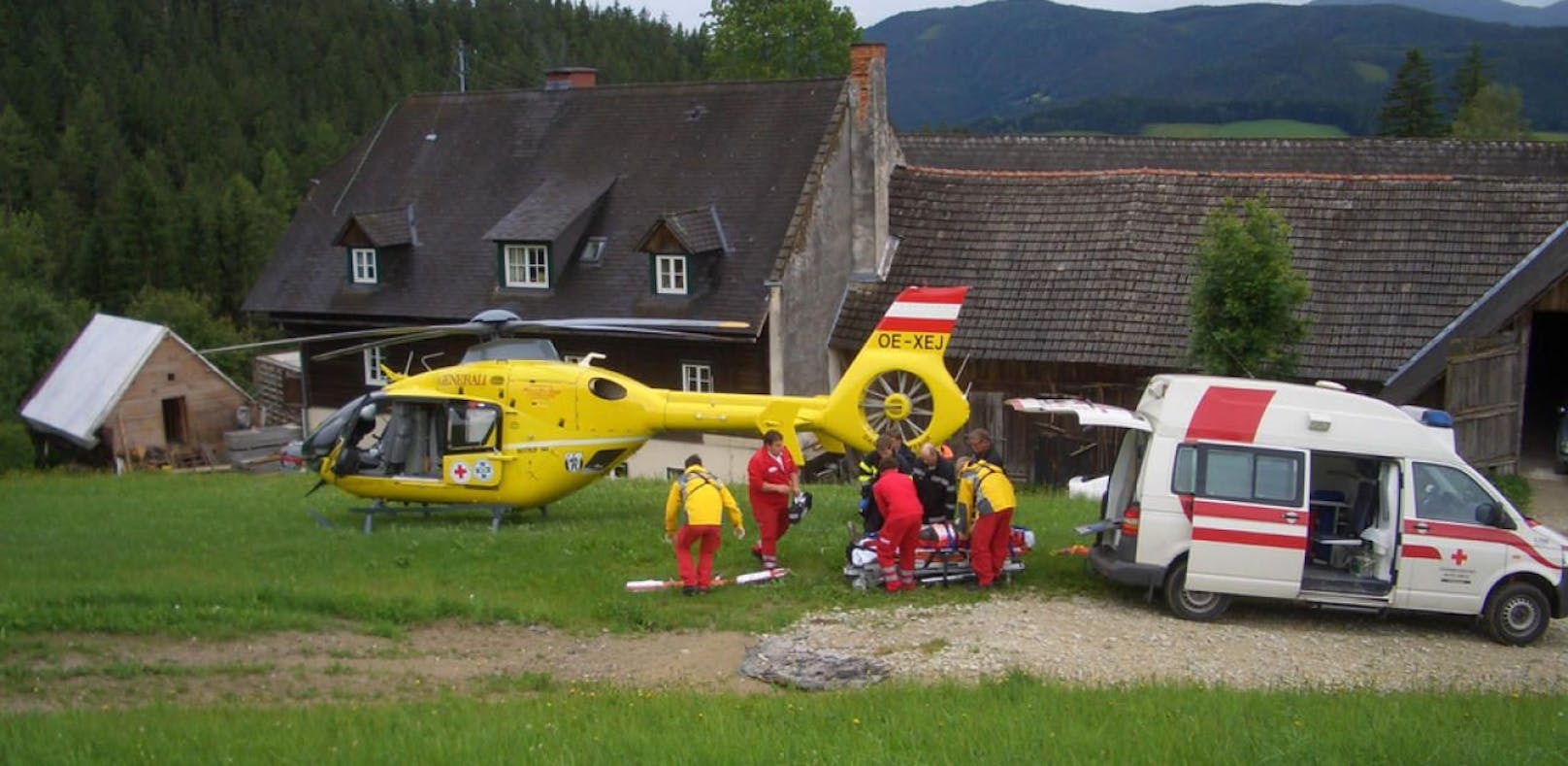 Der ÖAMTC-Notarzthubschrauber flog das Unfallopfer ins Krankenhaus. Symbolfoto