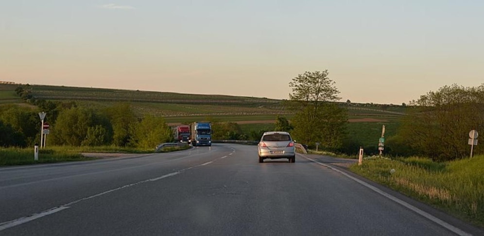 Die Brünner Straße bei Poysdorf.