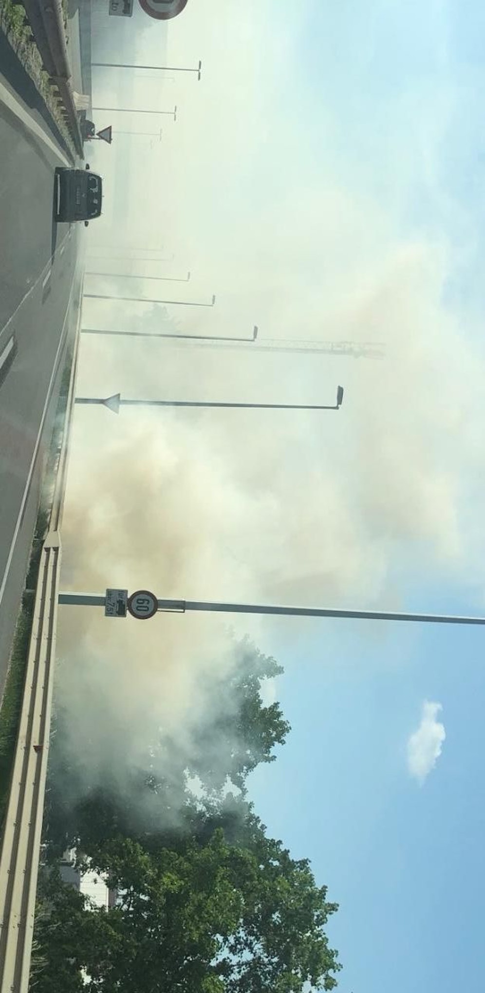 Brand neben der Tangente am Altmannsdorfer Ast. 