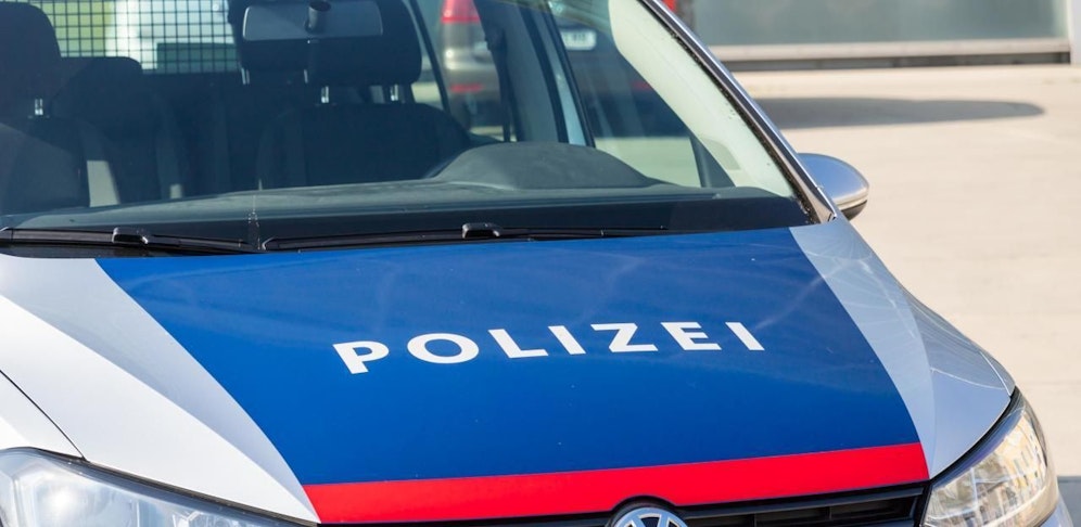 Die Beamten entdeckten die Männer im Lkw. 