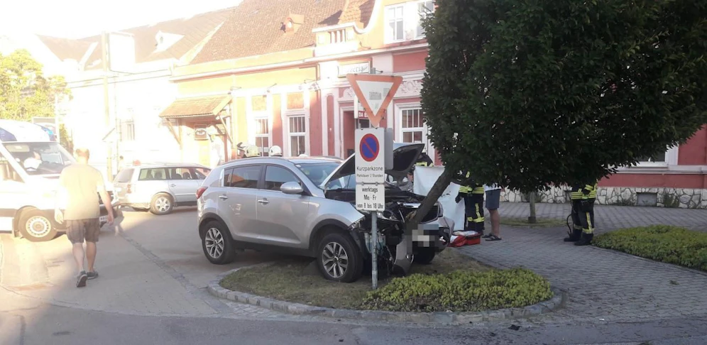 Die Feuerwehr errichtete einen Sichtschutz.