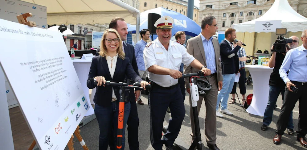 Leiterin Verkehrssicherheit BMVIT Sabine Kühschelm, Direktor AUVA-Landesstelle Wien Alexander Bernart, Chef der Wiener Verkehrspolizei Michael Takacs und ein Vertreter des AIT (Austrian Institute of Technology) Arno Klamminger.