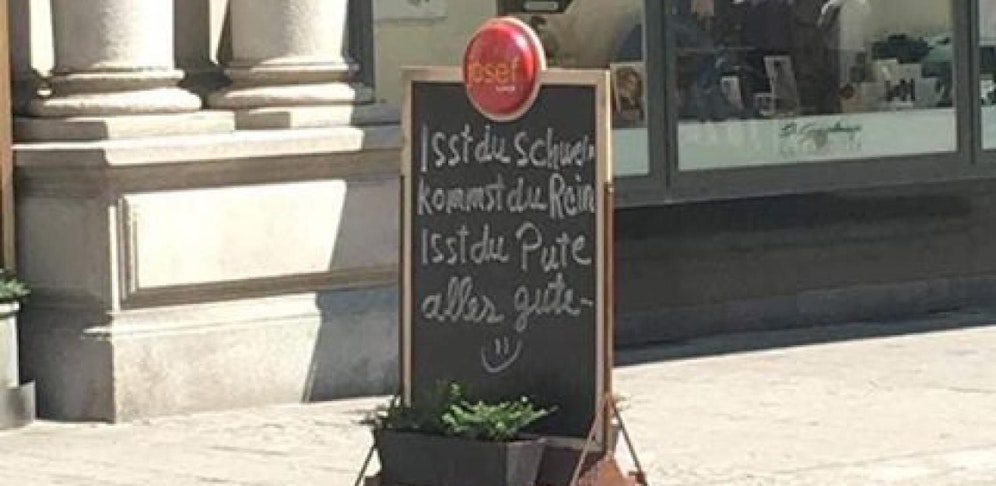 DIESES Schild war am Samstag auf der Landstraße vor dem "Josef" nicht zu übersehen. 