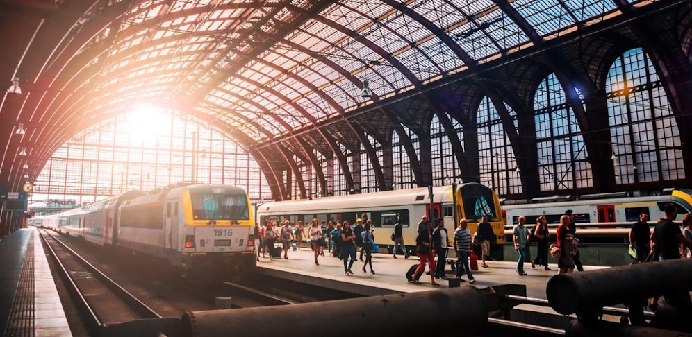 Ein 59-Jähriger wählte für seine Bahnfahrt einen ungewöhnlichen Platz.