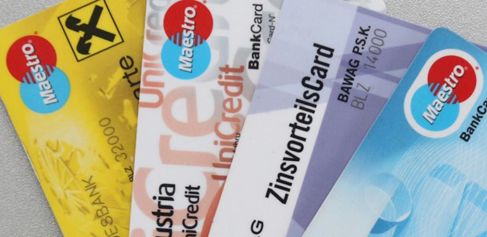 Bankomatkarten sind praktisch, bergen aber Risiken. (Symbolbild)