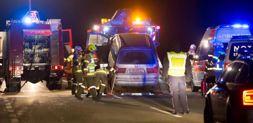 Der 51-Jährige wurde von einem Auto erfasst und tödlich verletzt. Er verstarb noch an der Unfallstelle