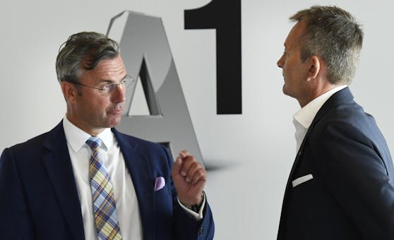 Norbert Hofer (li.), Minister für Verkehr, Innovation und Technologie, mit A1-Chef Marcus Grausam