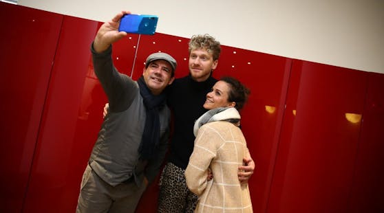 Lucas Fendrich mit "Heute"-Reporter-Team Sinemus und Colerus.