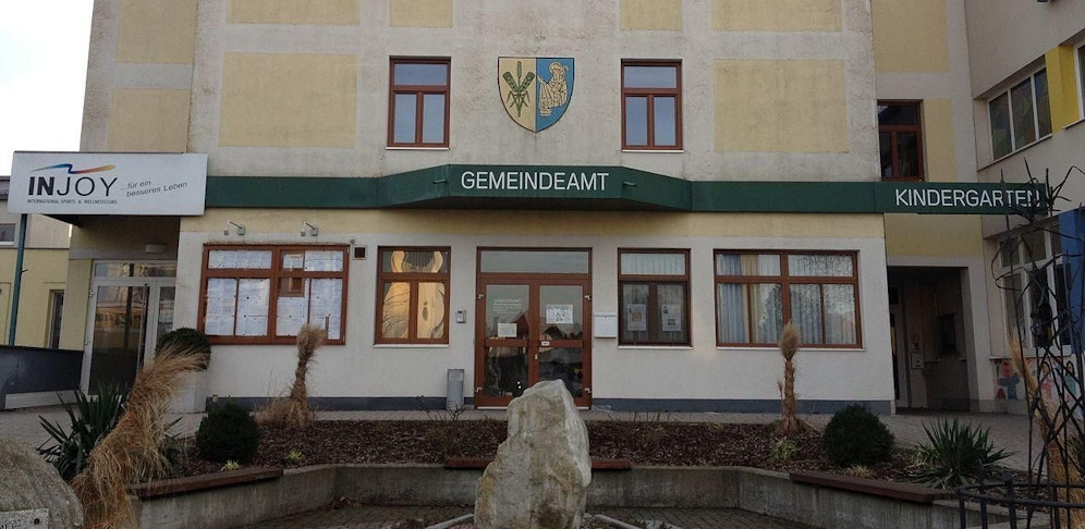 Das Gemeindeamt in Langenrohr vor der Renovierung.