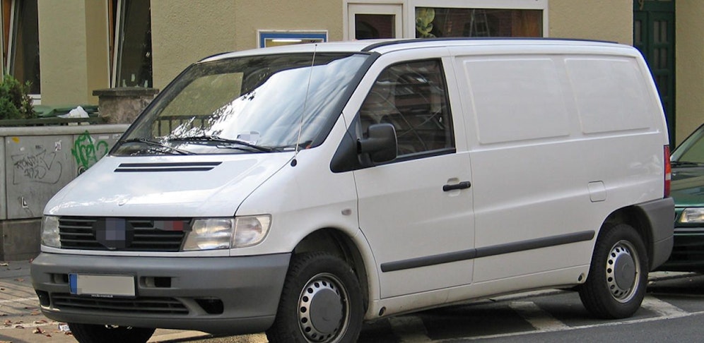 Drei Männer sollen in einem weißen Kastenwagen den 11-Jährigen verfolgt haben.