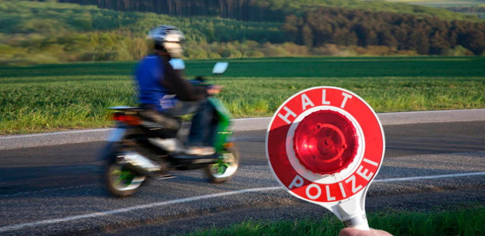 Ein Pensionist war mit dem Moped als Geisterfahrer unterwegs.