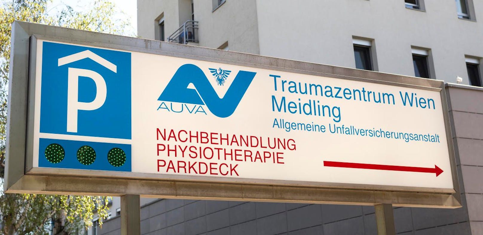 Der Verletzte wurde ins Unfallkrankenhaus Meidling gebracht.
