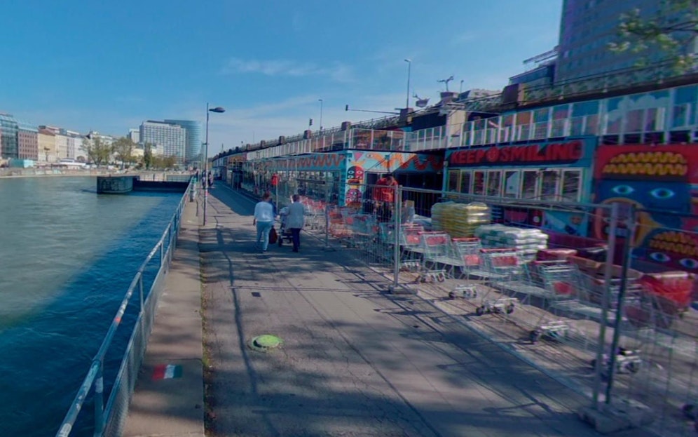 Donaukanal-Promenade auf Höhe der Augartenbrücke. 