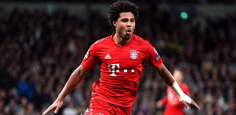 Serge Gnabry ließ Bayern gleich vier Mal jubeln, leerte das Spurs-Stadion damit vorzeitig.