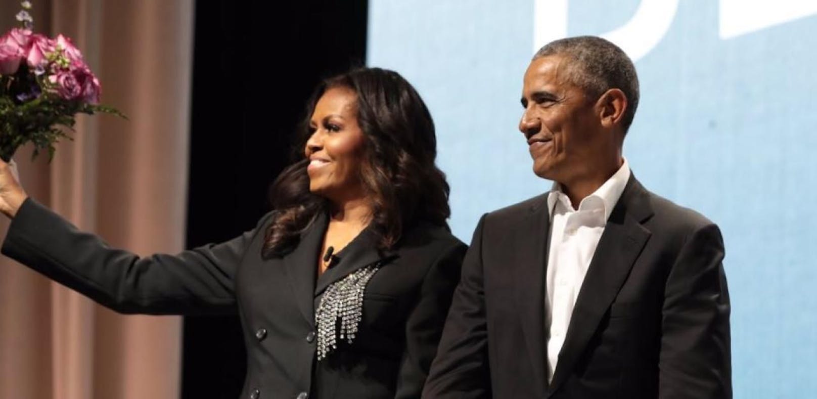 Barack Obama überrascht Michelle mit Rosenstrauß