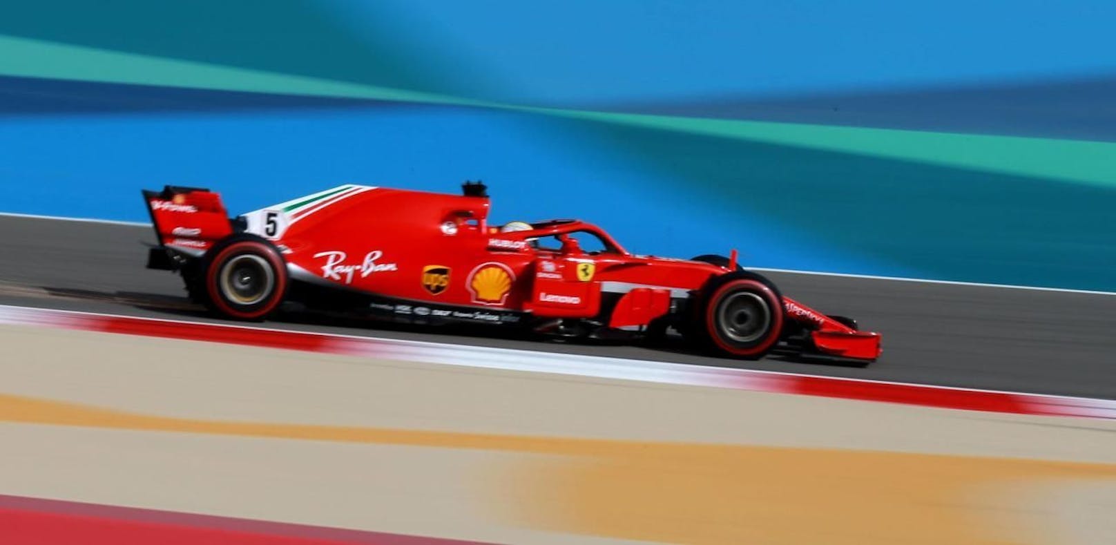 Watschn für Hamilton! Wüsten-Pole für Vettel