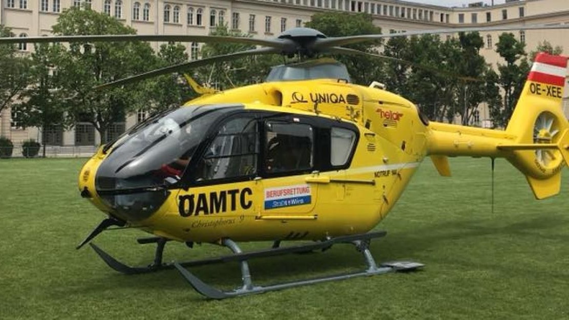 Notarzt-Helikopter landet im Schulhof in Mödling - Niederösterreich | heute.at