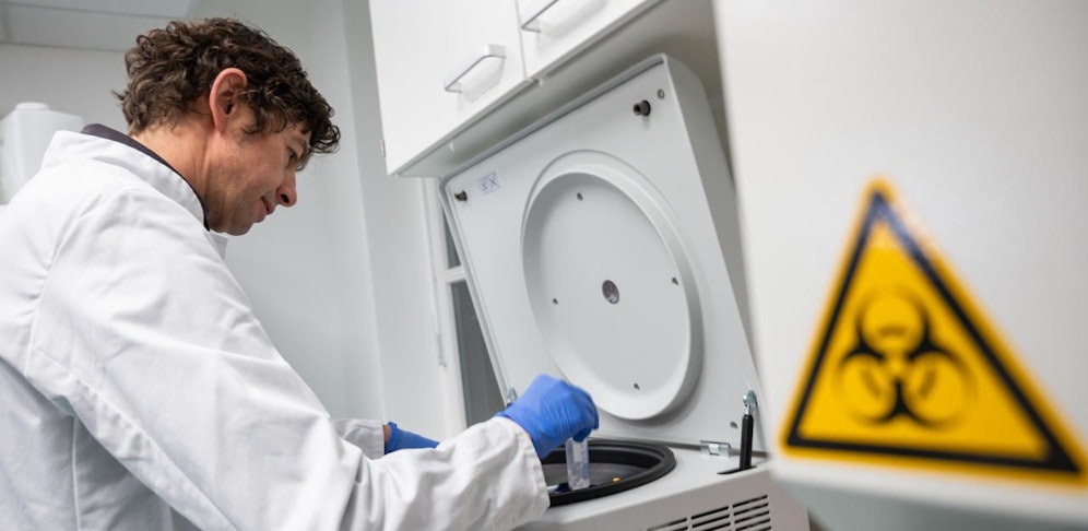 Das Blut und der Harn der Frau werden in Wien getestet. 