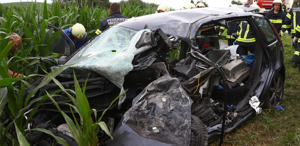 Heute.at - Lenker (65) starb nach Frontalcrash in Maisfeld