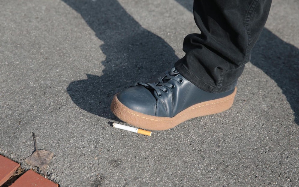 Bei weggeworfenen Zigarettenstummeln wird weiter gestraft. 