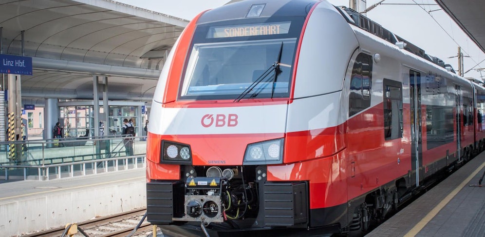 Ein Cityjet ist entgleist, eine Passagierin wurde verletzt.