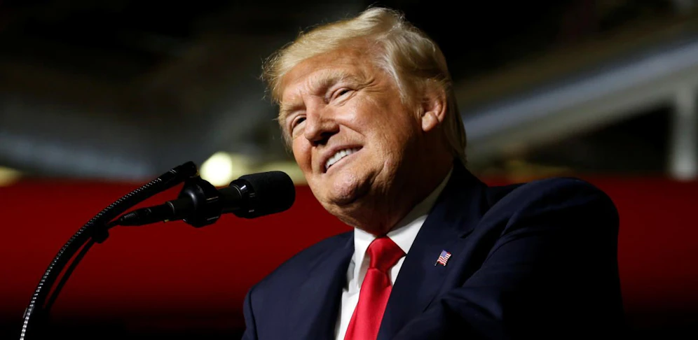 Trump verteidigt bei seiner Rede in Iowa seinen neuen Berater in Wirtschaftsangelegenheiten.
