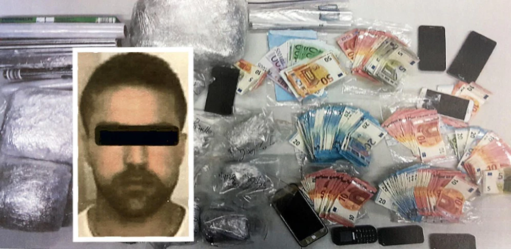 Adam M. (31) ist Kopf eines weitgestreuten Drogennetzwerkes. Das Landeskriminalamt stellte bei der Festnahme des "Inner-Circle" mehrere Kilo Marihuana und ca. 12.000 Euro Bargeld sicher. Auch die Handys wurden abgenommen. 