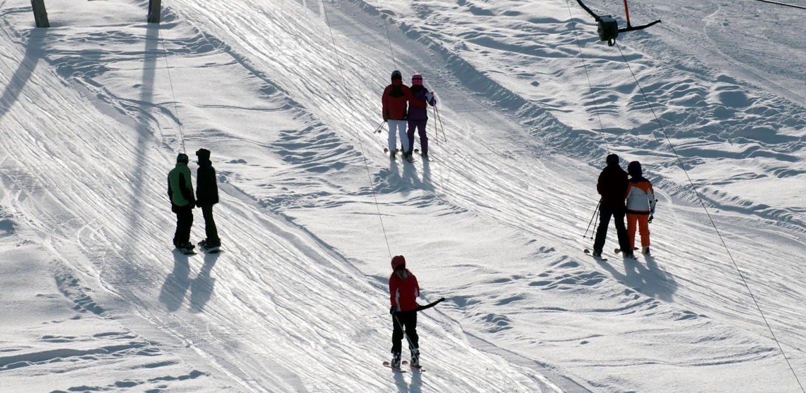 Zwei Mädchen wurden bei einem Skilift-Unfall verletzt.