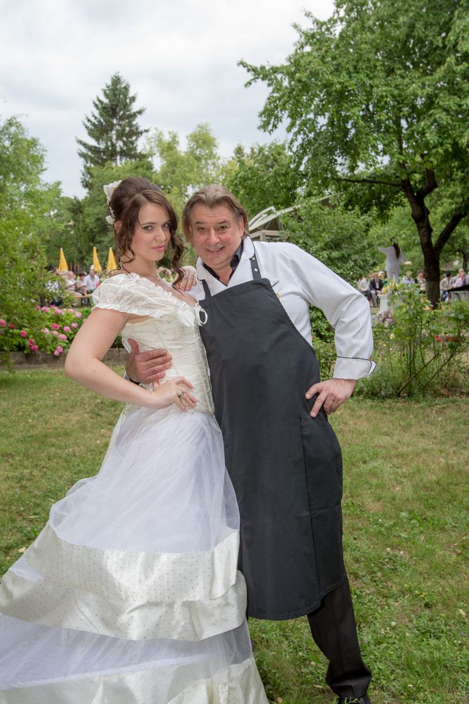 Heute.at - Roxanne Rapp als Buhlschaft