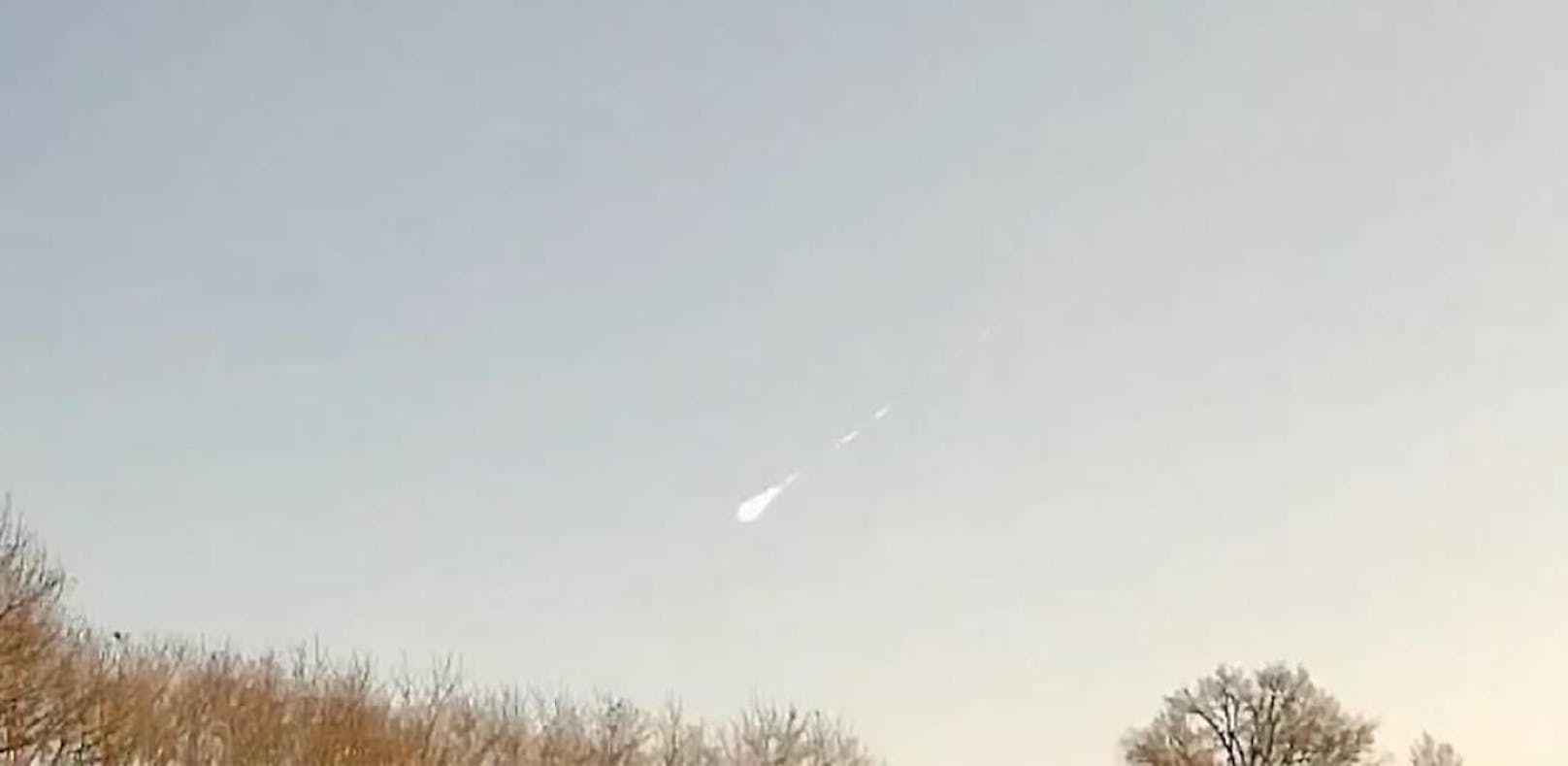 Ein Foto zeigt den Meteor.