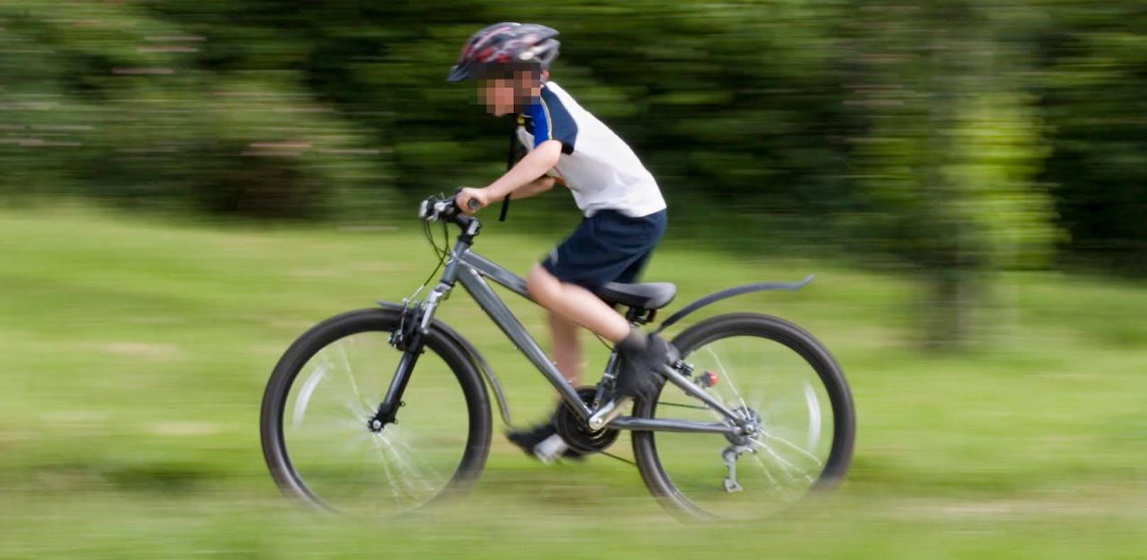 12-Jähriger krachte mit Rad in Bus: Lebensgefahr