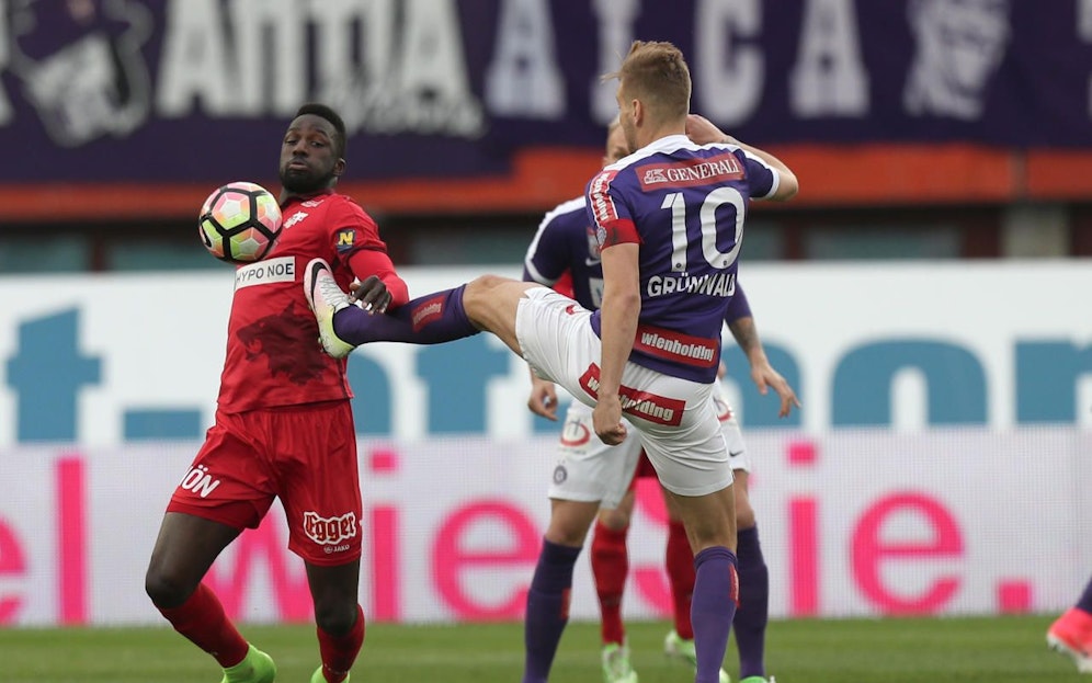 Lonsana Doumbouya gegen Alexander Grünwald