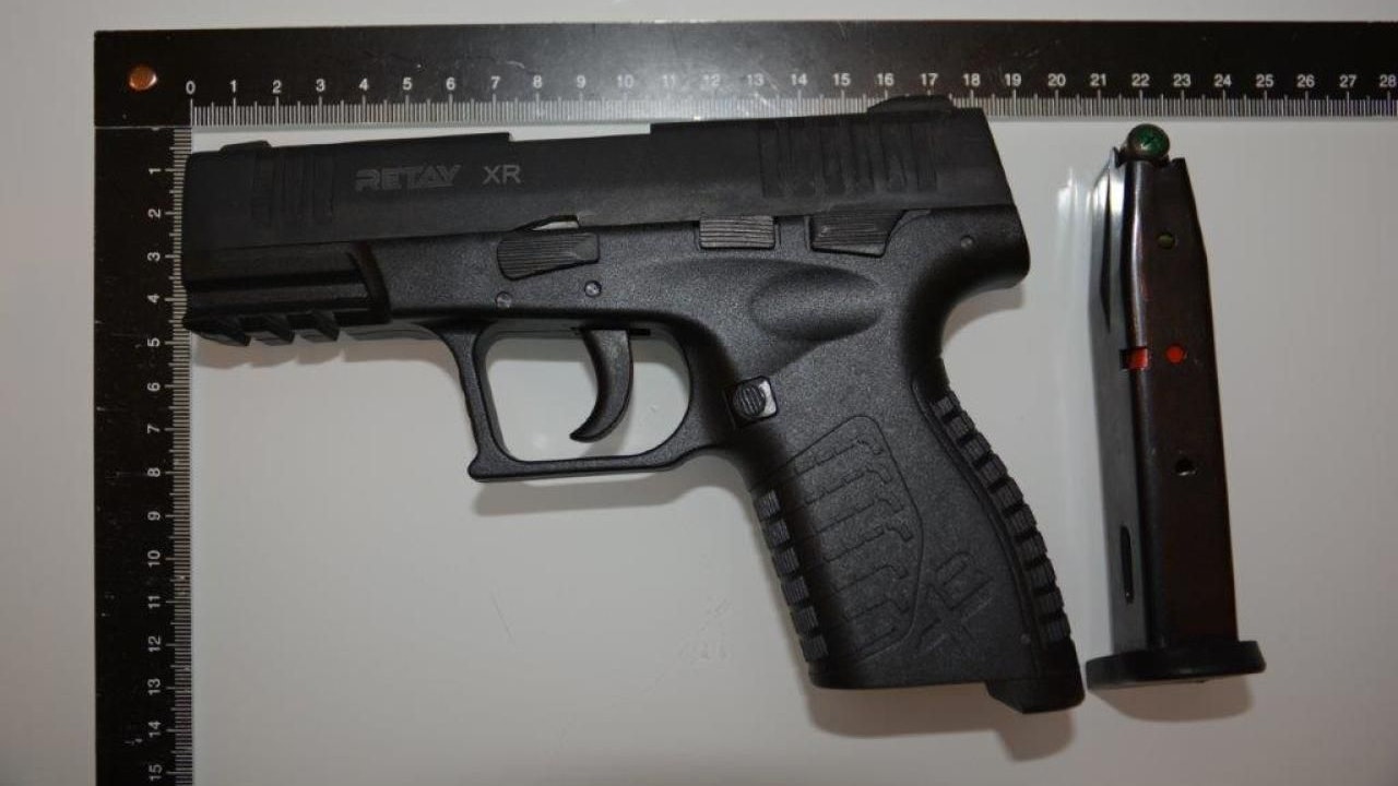 Heute.at - Völlig high auf Drogen: Sohn schießt im Auto auf Mutter