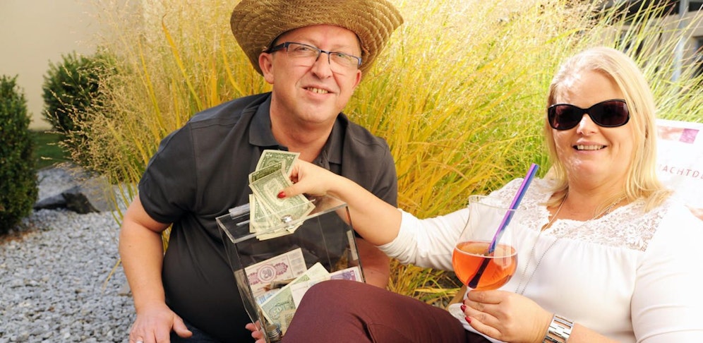 Michael Scholz von der Katholischen Männerbewegung mit Doris Weixelbraun.