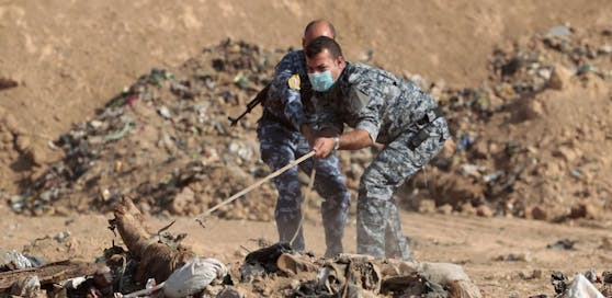 Im Irak wurden Massengräber mit etwa 12.000 Toten gefunden.