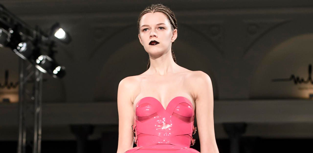 Heute.at - Marina Hoermanseder verführt mit süßen Roben