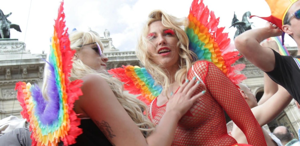 Rund 100.000 Teilnehmer werden bei der diesjährigen Regenbogenparade erwartet; Archivbild.