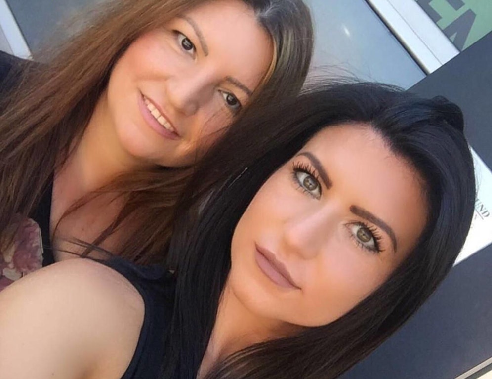 Elena lichtete sich mit einer Freundin ab - der Schnappschuss kam bei der "Heute"-Community bestens an.