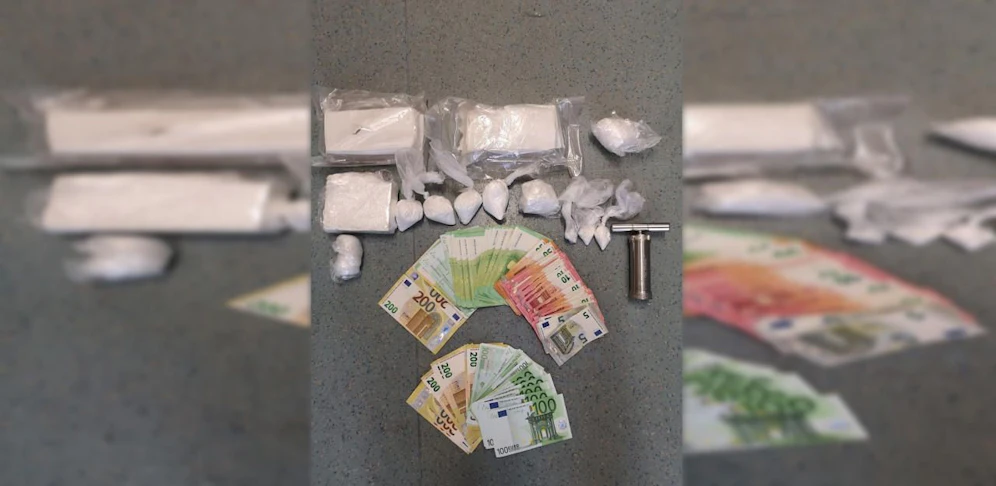 Die sichergestellten Sucht- und Streckmittel des 26-jährigen Dealers. 