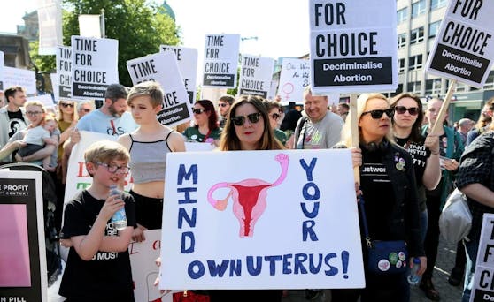 Die pro-Abtreibung-Demonstrationen haben nicht ihr gewünschtes Ziel erreicht. Die USA haben das liberale Abtreibungsrecht gekippt.