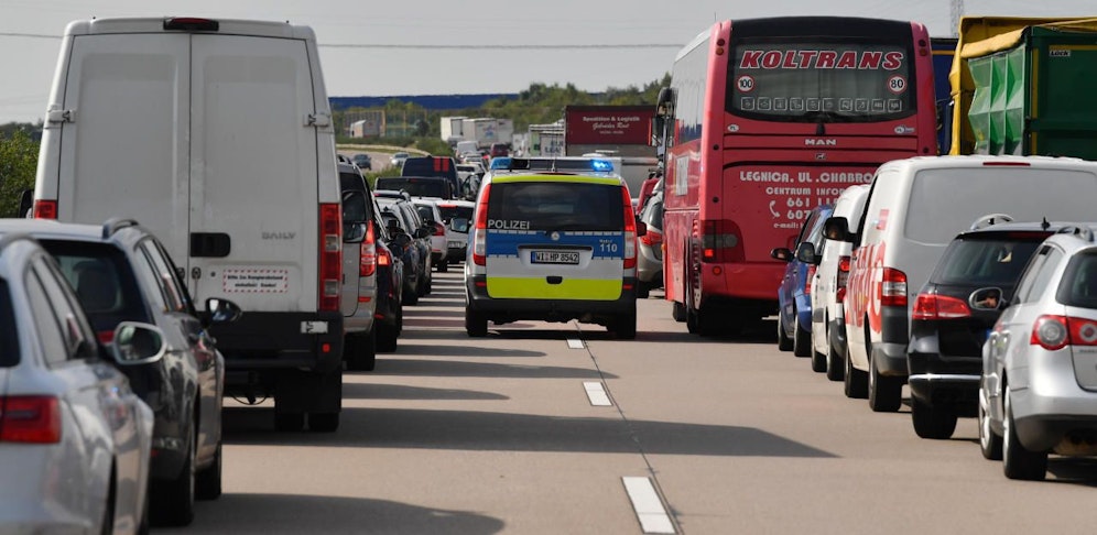 Die Einsatzkräfte sind vor Ort (Symbolbild)