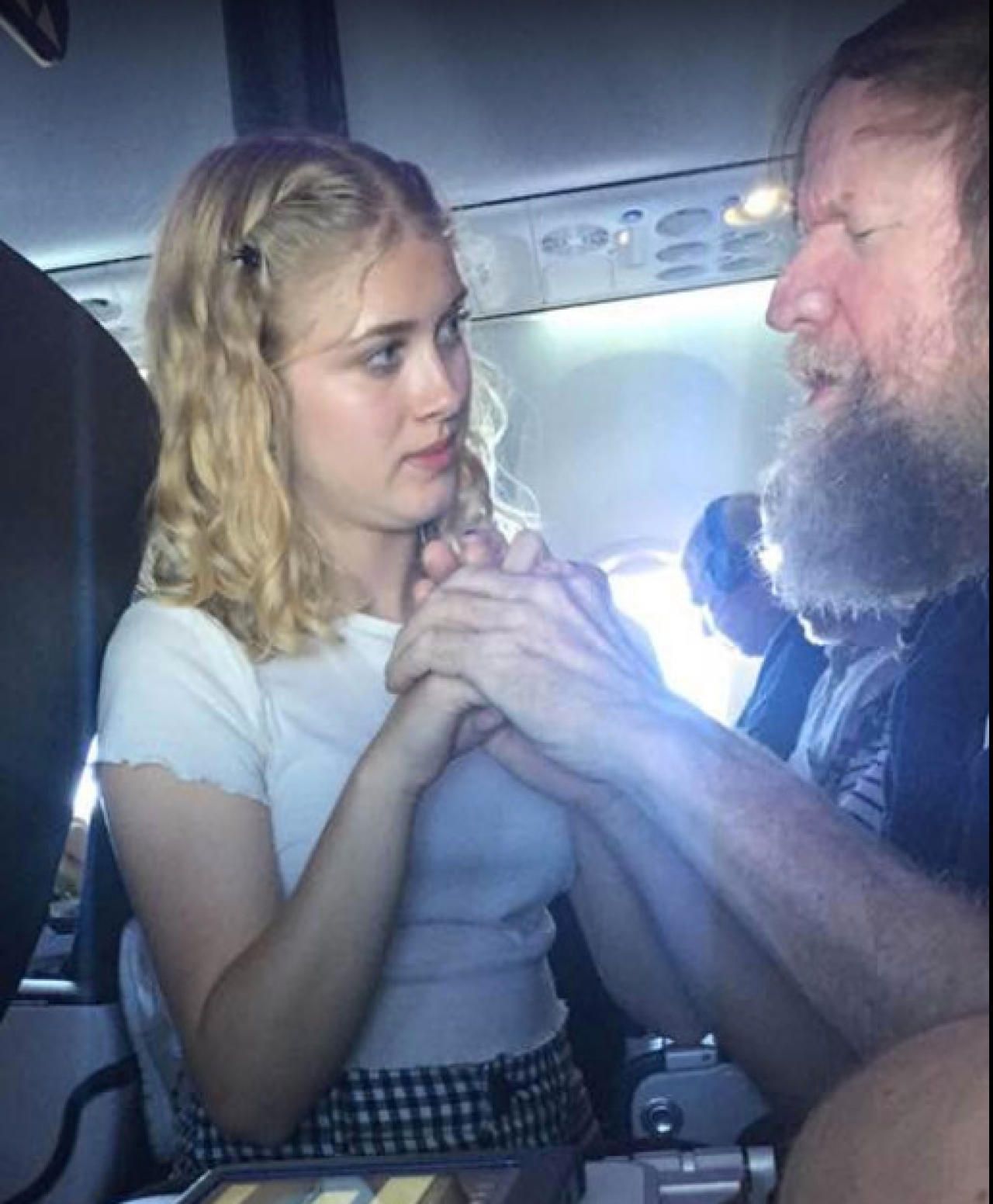 Heute.at - Teenie (15) rettet blinden und tauben Passagier