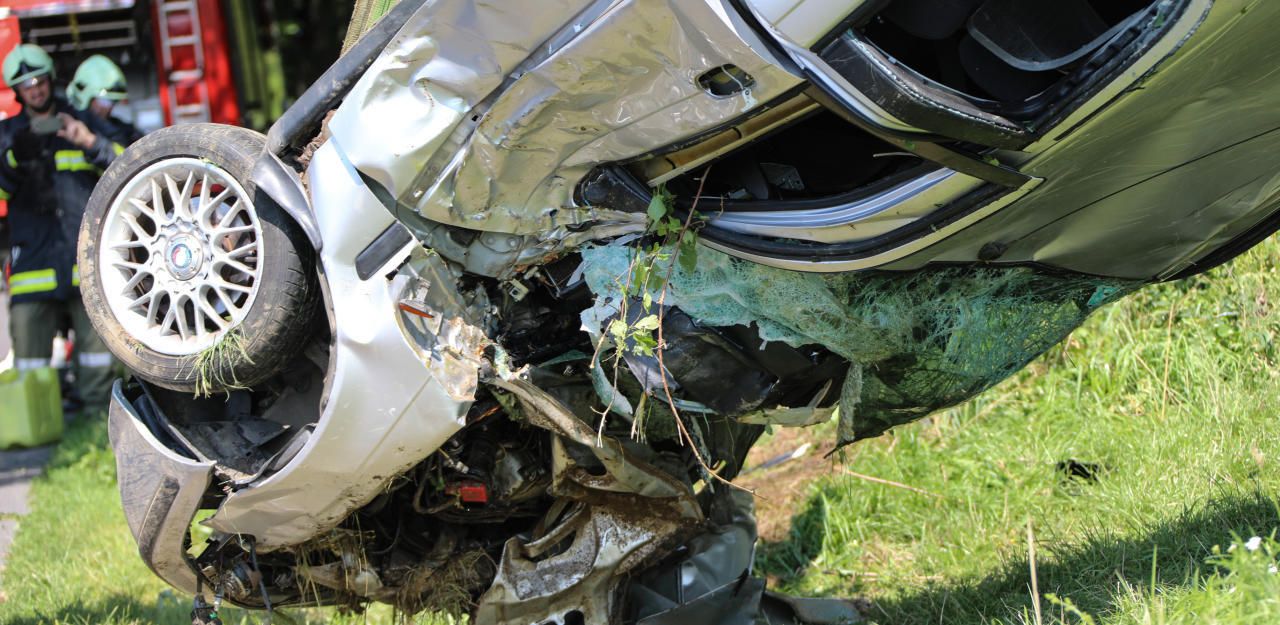 Heute.at - Führerschein-Neuling (17) prallte gegen Baum