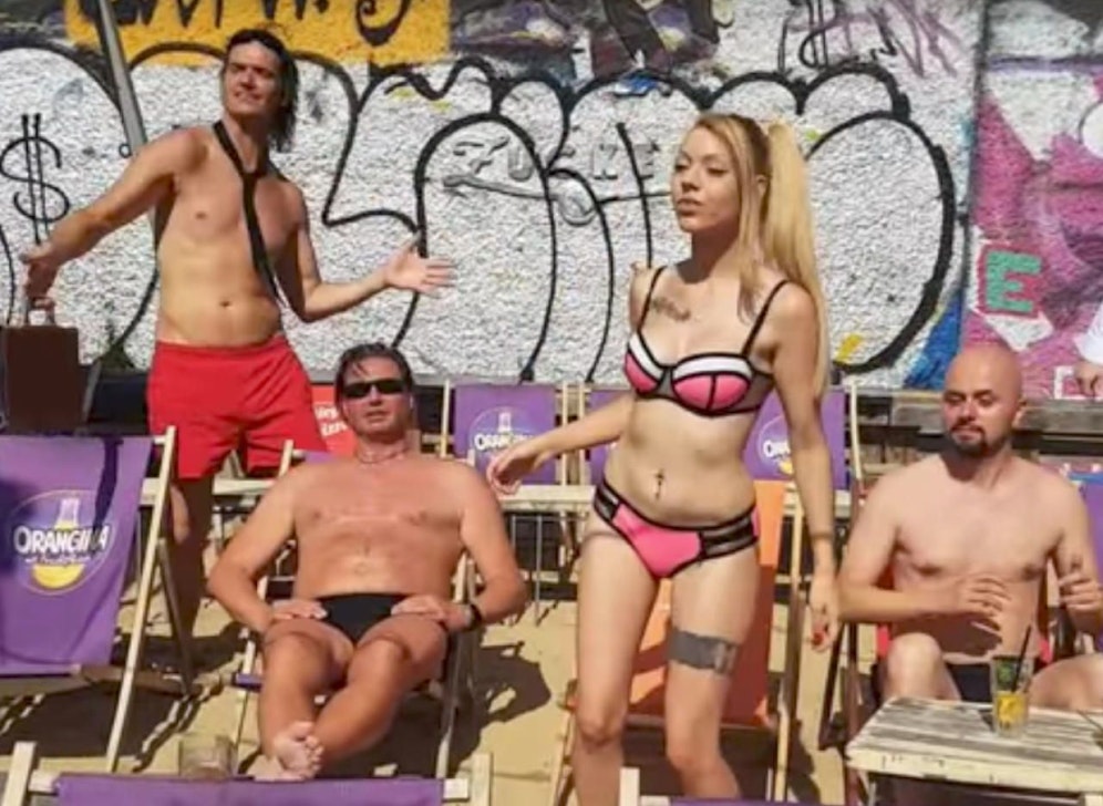 Freddy Brix (li.) besingt die "Mittagspause"