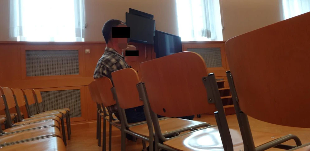 Im Vordergrund: Der angeklagte Fischdieb