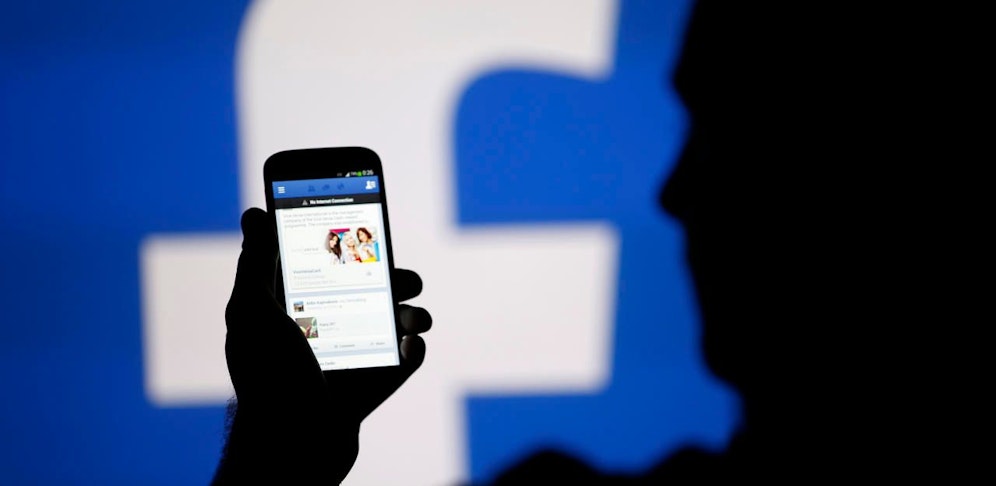 Gewusst? Das Handy rasch hin und her zu bewegen meldet ein Problem an Facebook.