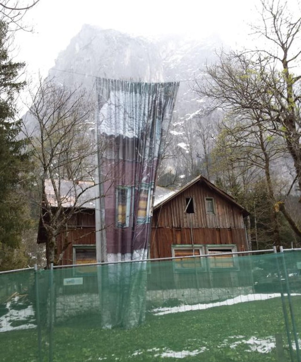 Hinter diesem Vorhang entsteht Mateschitz neues Projekt. 